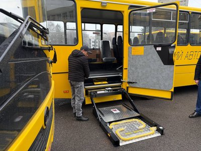 Шкільні автобуси передали у заклади освіти на Рівненщині
