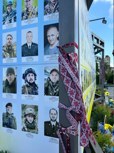 У День вишиванки Житомир долучився до всеукраїнської акції "Вишита стрічка пам'яті" У День вишиванки Житомир долучився до всеукраїнської акції "Вишита стрічка пам'яті"