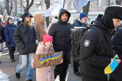 У Черкасах відбулась мирна хода присвячена 11 річниці війни У Черкасах відбулась мирна хода присвячена 11 річниці війни