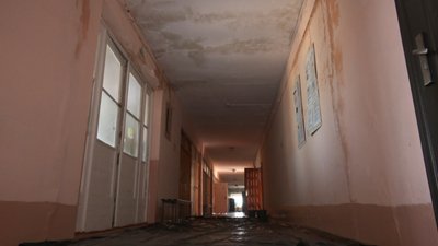 Через протікання даху школа на Львівщині перейшла на дистанційне навчання: там навчаються 692 дитини Через протікання даху школа на Львівщині перейшла на дистанційне навчання: там навчаються 692 дитини