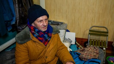 Переселенці Покровськ Донеччина транзитний шелтер переселенець з Покровська Сергій Павлоград Дніпропетровщина 16 грудня 2024 рік Переселенці Покровськ Донеччина транзитний шелтер переселенець з Покровська Сергій Павлоград Дніпропетровщина 16 грудня 2024 рік