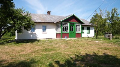 На Львівщині дослідниця родоводу відновлює майже столітню родинну хату На Львівщині дослідниця родоводу відновлює майже столітню родинну хату