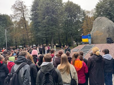 У Житомирі школярі пройшли квест до Дня захисників і захисниць України У Житомирі школярі пройшли квест до Дня захисників і захисниць України