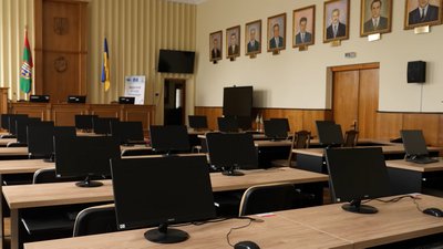Чому жителі самі платять за ремонт доріг? Інтерв’ю з головою Глибоцької громади Ванзуряком Чому жителі самі платять за ремонт доріг? Інтерв’ю з головою Глибоцької громади Ванзуряком