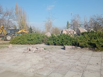 У Миколаєві невідомі підірвали пам'ятник на "Братській могилі підпільників та жертв фашизму" У Миколаєві невідомі підірвали пам'ятник на "Братській могилі підпільників та жертв фашизму"