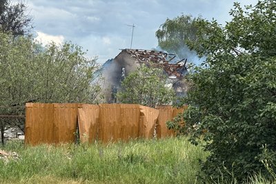 "З чимось вогняним. І чотири вибухи": що розповідають жителі села Сменівка про атаку КАБами "З чимось вогняним. І чотири вибухи": що розповідають жителі села Сменівка про атаку КАБами