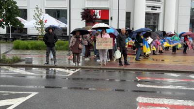 "Чекаємо його живим": у Хмельницькому понад сотня людей долучилися до щоп'ятничної акції за повернення військових "Чекаємо його живим": у Хмельницькому понад сотня людей долучилися до щоп'ятничної акції за повернення військових