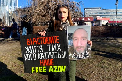 "Не мовчи! Полон вбиває": у Києві провели традиційну акцію в підтримку військовополонених "Не мовчи! Полон вбиває": у Києві провели традиційну акцію в підтримку військовополонених