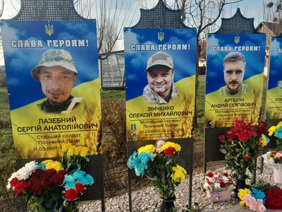 На Київщині до Дня ЗСУ відкрили Алею Слави у пам'ять про 13 загиблих бійців На Київщині до Дня ЗСУ відкрили Алею Слави у пам'ять про 13 загиблих бійців