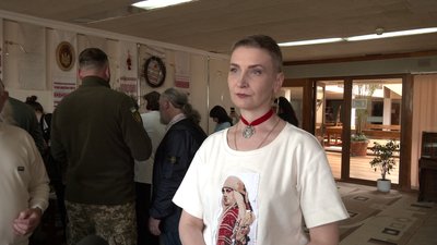 "Крапочки — це зернинки": писанки, традиційні для Рівненщини, представили в обласній бібліотеці