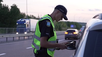 Як проходить нічне чергування патрульної поліції у Рівному Як проходить нічне чергування патрульної поліції у Рівному