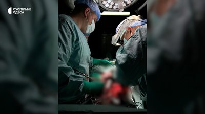 Операції під звуки вибухів: як військовий хірург рятує життя за кілька кілометрів від фронту Операції під звуки вибухів: як військовий хірург рятує життя за кілька кілометрів від фронту