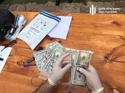 Брали гроші за вивіз продукції: посадовців Держпродспоживслужби Одещини та Запоріжжя підозрюють у хабарництві Брали гроші за вивіз продукції: посадовців Держпродспоживслужби Одещини та Запоріжжя підозрюють у хабарництві