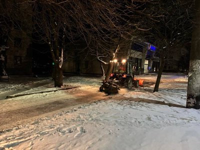 У Житомирі та області тривають роботи з очищення доріг і тротуарів У Житомирі та області тривають роботи з очищення доріг і тротуарів