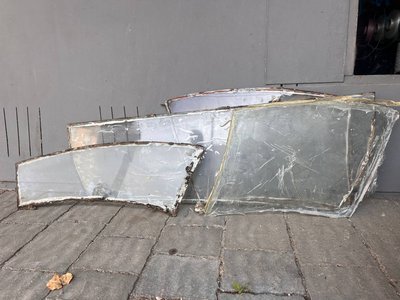 Пластикове замість старовинного: у тернопільській школі замінили вікно Пластикове замість старовинного: у тернопільській школі замінили вікно