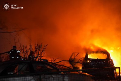 В Одесі через удар РФ діють аварійні відключення світла, пошкоджені приватні будинки та бізнес-центр В Одесі через удар РФ діють аварійні відключення світла, пошкоджені приватні будинки та бізнес-центр