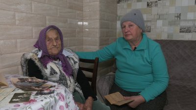 Копає картоплю, варить борщі й лає Путіна: як живе столітня Євгенія Сосновська з Рівненщини
