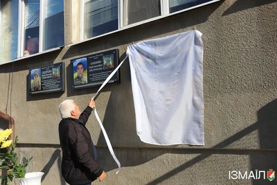 На Одещині відкрили меморіальну дошку загиблому захиснику Олександру Лавренюку На Одещині відкрили меморіальну дошку загиблому захиснику Олександру Лавренюку