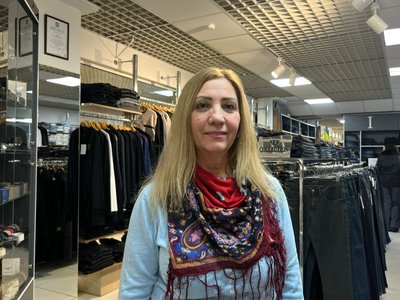 курс гривні, валюта, продавчиня, підприємиця курс гривні, валюта, продавчиня, підприємиця