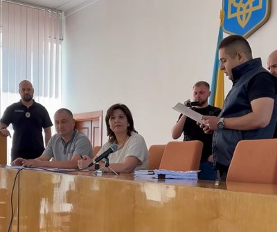 Під час сесії Черняхівської селищної ради голові громади Наталії Ревчук повідомили про підозру Під час сесії Черняхівської селищної ради голові громади Наталії Ревчук повідомили про підозру