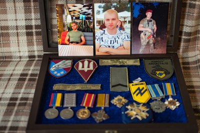 "Немає відчуття, що він не повернеться". В памʼять про загиблого в Оленівці родина з Дніпра відкрила кавʼярню