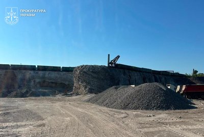 Незаконна утилізація небезпечних відходів та видобуток корисних копалин у Дніпрі: підозрюють трьох посадовців Незаконна утилізація небезпечних відходів та видобуток корисних копалин у Дніпрі: підозрюють трьох посадовців