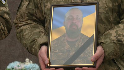 З 45-річним військовослужбовцем Максимом Лугініним попрощалися у Рівному З 45-річним військовослужбовцем Максимом Лугініним попрощалися у Рівному