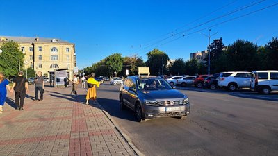 Черкасці втретє вийшли на мітинг проти звільнення Федорова Черкасці втретє вийшли на мітинг проти звільнення Федорова