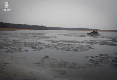 Гуляв із сестрою по кризі: в ставку Київщини водолази знайшли 11-річного хлопчика