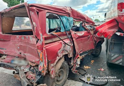 Поблизу Полтави зіткнулися мікроавтобус з вантажівками: є травмовані Поблизу Полтави зіткнулися мікроавтобус з вантажівками: є травмовані
