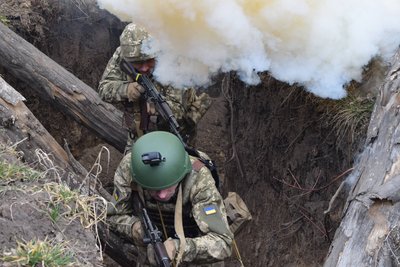 Бійці 456-ї бригади транспортної авіації пройшли психологічну смугу перешкод Бійці 456-ї бригади транспортної авіації пройшли психологічну смугу перешкод