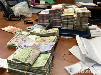 Майже 8 млн рублів — в бюджет РФ. Сина екснардепа з Луганщини підозрюють у справі про бізнес на окупованій території Майже 8 млн рублів — в бюджет РФ. Сина екснардепа з Луганщини підозрюють у справі про бізнес на окупованій території