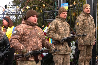 На Одещині попрощались із військовим, який загинув під час бойового завдання у Соледарі На Одещині попрощались із військовим, який загинув під час бойового завдання у Соледарі