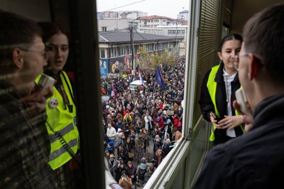У Сербії — знову протести. Чого вимагають нині