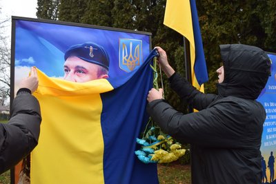 Щоб пам'ятати поіменно: у селі на Черкащині відкрили Алею Слави Щоб пам'ятати поіменно: у селі на Черкащині відкрили Алею Слави