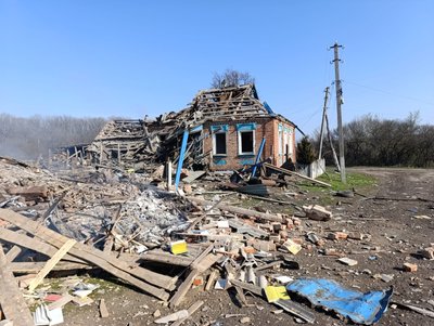 Наслідки авіаудару по Рясному на Харківщині, 13 квітня 2026 року Наслідки авіаудару по Рясному на Харківщині, 13 квітня 2026 року