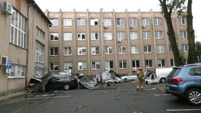 "Зірвало дах – я встиг відскочити". Що кажуть мешканці Львова про наслідки негоди у місті "Зірвало дах – я встиг відскочити". Що кажуть мешканці Львова про наслідки негоди у місті