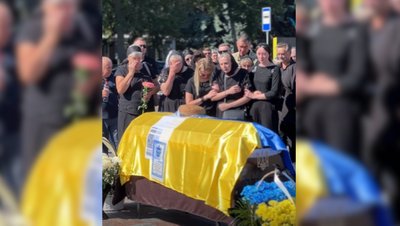 З військовим Тарасом Хмелем попрощалися у Рівному З військовим Тарасом Хмелем попрощалися у Рівному