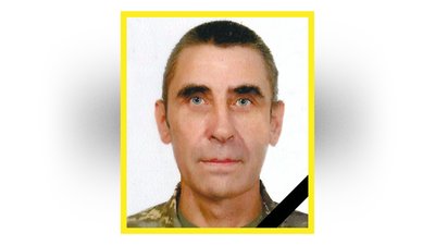 На Чернігівщині попрощалися з захисниками України Валентином Мельниченком, Валерієм Танасюком та В’ячеславом Харечком На Чернігівщині попрощалися з захисниками України Валентином Мельниченком, Валерієм Танасюком та В’ячеславом Харечком