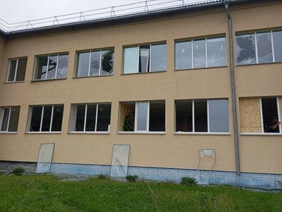 "Ми чули, як він летів над нами". Що відомо про наслідки атаки безпілотників у Верхній Сироватці "Ми чули, як він летів над нами". Що відомо про наслідки атаки безпілотників у Верхній Сироватці
