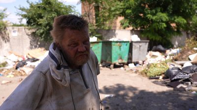 Сестра вигнала з квартири. У Дніпрі чоловік живе просто неба біля сміттєзвалища Сестра вигнала з квартири. У Дніпрі чоловік живе просто неба біля сміттєзвалища