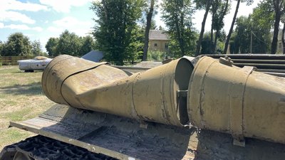 До музею важкої бомбардувальної авіації у Полтаві перемістили пам’ятник "Танк Т-34" До музею важкої бомбардувальної авіації у Полтаві перемістили пам’ятник "Танк Т-34"