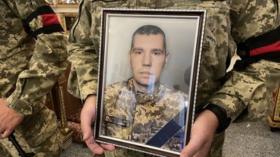 У Полтаві попрощалися із військовими Сергієм Морозом та В'ячеславом Доброштаном У Полтаві попрощалися із військовими Сергієм Морозом та В'ячеславом Доброштаном