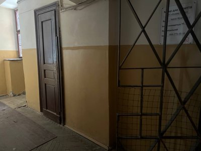 Зачинене укриття під час повітряної тривоги у Львові: що кажуть поліція та мешканці будинку