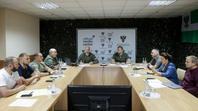 Денис Шмигаль під час поїздки до Чернігова дав доручення виділити гроші на відбудову Ягідного Денис Шмигаль під час поїздки до Чернігова дав доручення виділити гроші на відбудову Ягідного