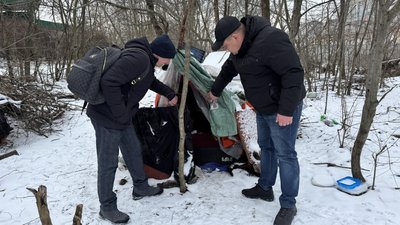 Врятувати від морозу: як соціальний патруль шукає бездомних у Кропивницькому Врятувати від морозу: як соціальний патруль шукає бездомних у Кропивницькому