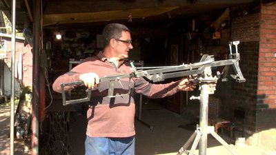 Волонтер з Вінниччини виготовляє для ЗСУ мішені з російських броньовиків Волонтер з Вінниччини виготовляє для ЗСУ мішені з російських броньовиків