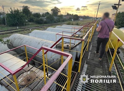 На Вінниччині судитимуть підозрюваних, які зливали дизельне пальне з потягів На Вінниччині судитимуть підозрюваних, які зливали дизельне пальне з потягів