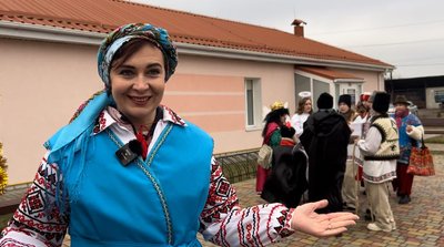На Рівненщині збирали гроші для військових у вертепі з колядою На Рівненщині збирали гроші для військових у вертепі з колядою