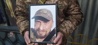 У Хмельницькому попрощалися з воїнами Юрієм Мартинюком та Володимиром Олійником У Хмельницькому попрощалися з воїнами Юрієм Мартинюком та Володимиром Олійником